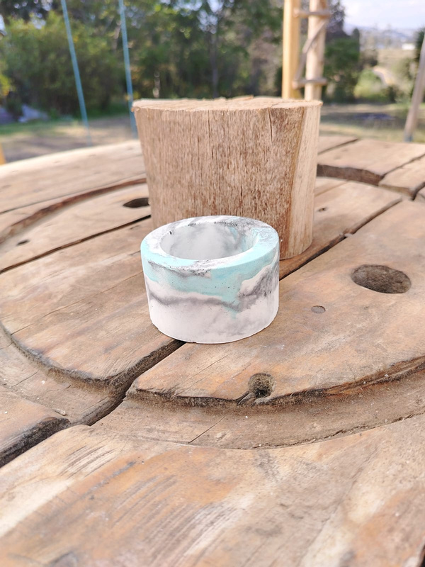 Medium Pot